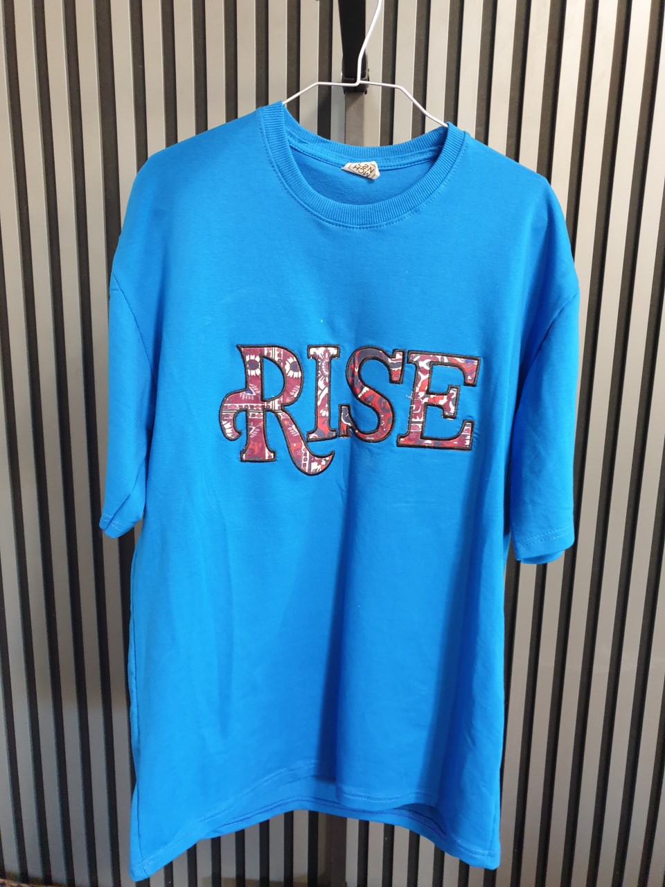 تیشرت ماچینیست (machinist) آبی گلدوزی فرش ایرانی سایز دو ایکس لارج لش